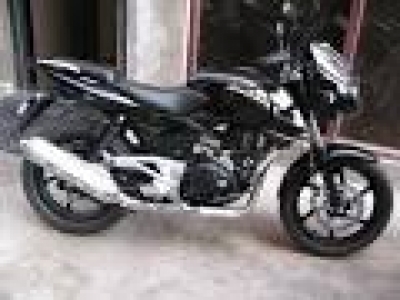 Pulsar 200 old online model black